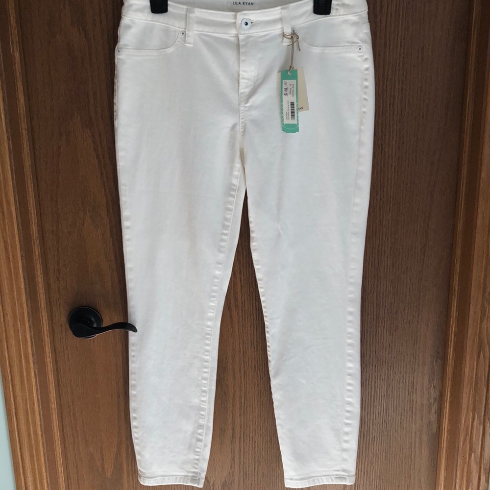 Lila Ryan White Cropped Skinny Jeans with Tapered Ankle-Length Fit